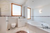 Badewanne Schlafzimmer - Modernes Architektenhaus in Roklum