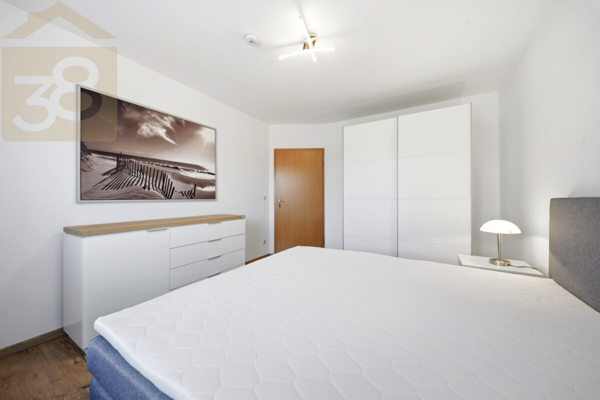Schlafzimmer (2)