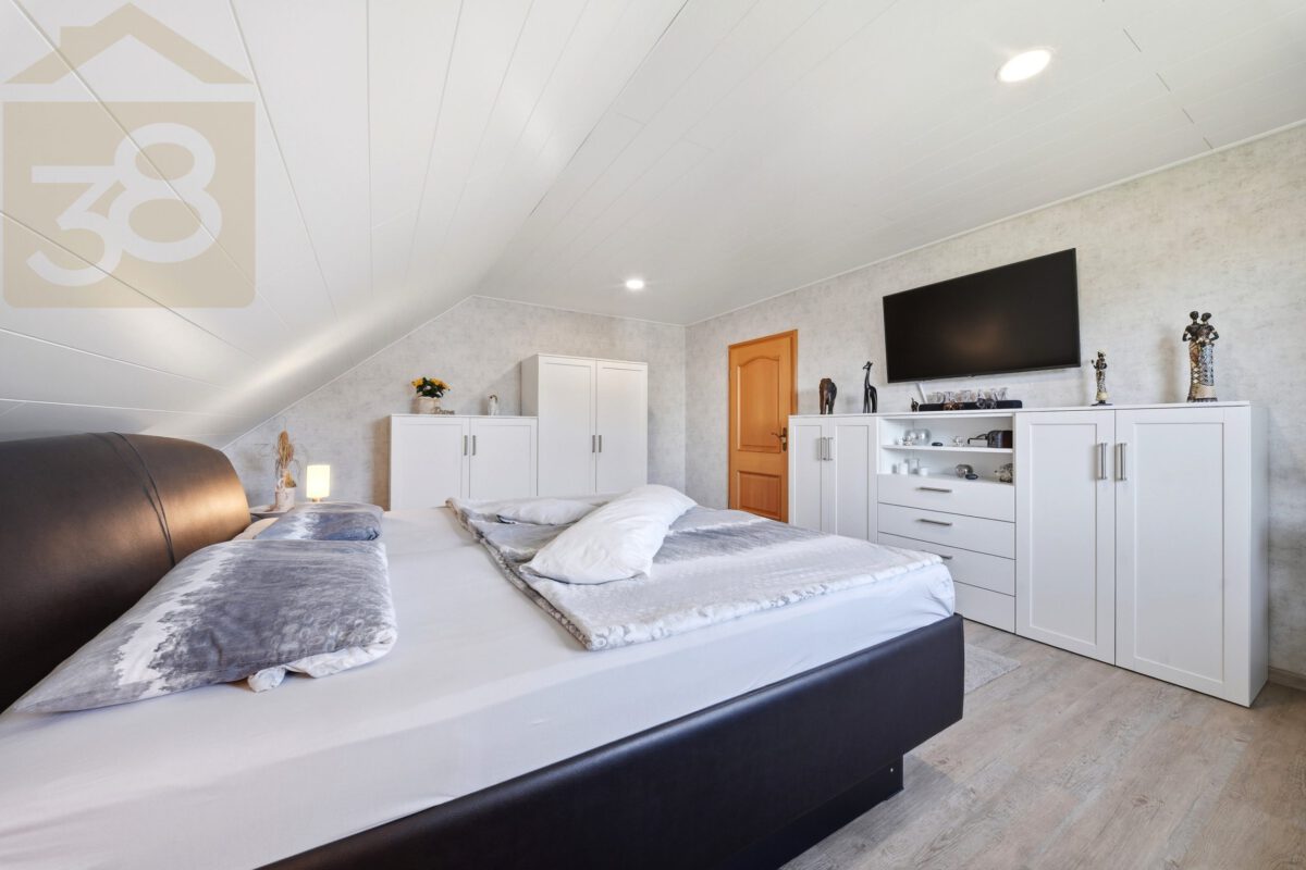 Schlafzimmer (2)