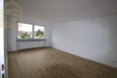 Wohnzimmer - Sanierte 2-Zimmer-Wohnung mit Balkon in attraktiver Wohnlage von Wolfsburg!