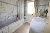 Badezimmer OG - Ein/Zweifamilienhaus mit 2 Wohneinheiten und Garage in Braunschweig-Lamme! Mein Haus = Mein Partner!
