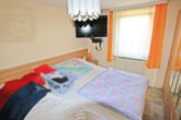Schlafzimmer OG - Ein/Zweifamilienhaus mit 2 Wohneinheiten und Garage in Braunschweig-Lamme! Mein Haus = Mein Partner!
