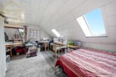 Schlafzimmer DG - Gepflegtes Einfamilienhaus mit großem Garten, Terrasse und Tandemgarage!Meine Immobilie=Mein Partner
