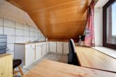 Küche DG - Gepflegtes Einfamilienhaus mit großem Garten, Terrasse und Tandemgarage!Meine Immobilie=Mein Partner