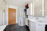 Badezimmer - Gepflegtes Einfamilienhaus mit großem Garten, Terrasse und Tandemgarage!Meine Immobilie=Mein Partner