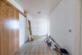 Flur OG - Renovierungsbedüftiges Zweifamilienhaus in Weyhausen! Mein Haus = Mein Partner!