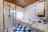 Badezimmer - Gepflegtes Einfamilienhaus mit Garage & Garten in Woltwiesche! Meine Immobilie=Mein Makler!