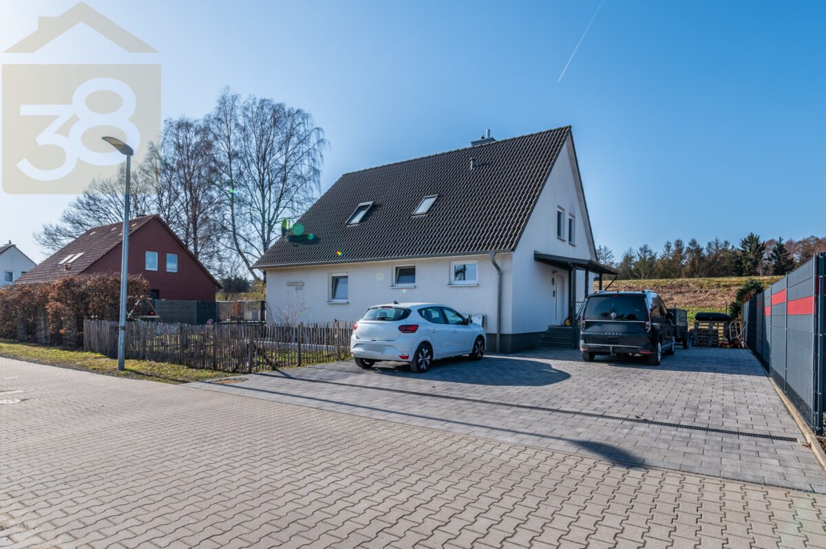 Hausansicht Einfahrt