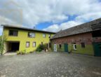 Innenhof - Einfamilienhaus mit alter Stallung und großem Grundstück!