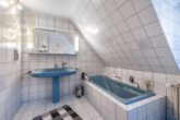Badezimmer DG - Einfamilienhaus mit traumhaften Garten und zwei Garagen in Didderse! Meine Immobilie = Mein Partner!