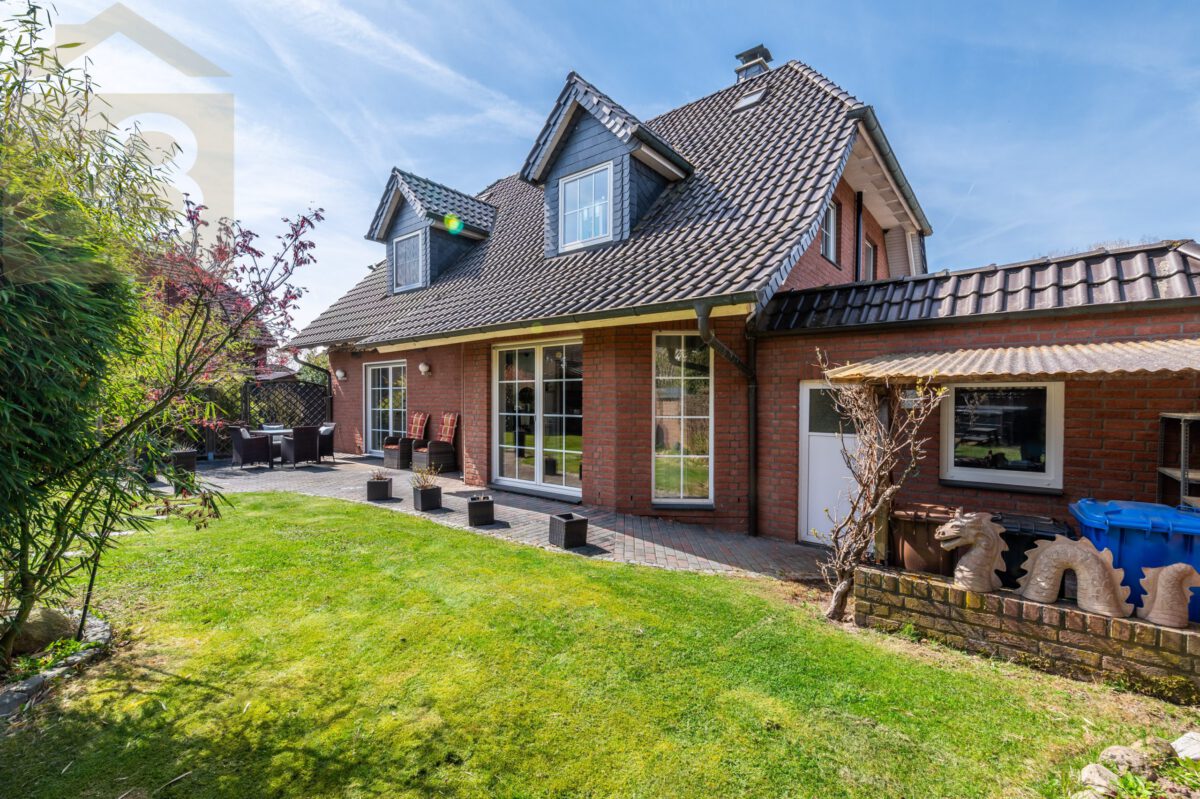 Gartenansicht mit Terrasse