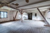 Dachboden über alten Stallungen - Einfamilienhaus mit Einliegeroption und großem Potenzial im historischen Ortskern von Hehlingen