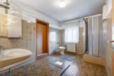 Badezimmer OG - Einfamilienhaus mit Einliegeroption und großem Potenzial im historischen Ortskern von Hehlingen
