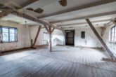 Dachboden über alten Stallungen - Einfamilienhaus mit Einliegeroption und großem Potenzial im historischen Ortskern von Hehlingen