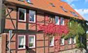 Hausansicht - 14 vermietete Wohneinheiten bei Bad Helmstedt als Kapitalanlage! Mein Haus = Mein Makler!
