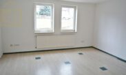Wohnzimmer - 14 vermietete Wohneinheiten bei Bad Helmstedt als Kapitalanlage! Mein Haus = Mein Makler!
