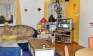 Wohnzimmer - 14 vermietete Wohneinheiten bei Bad Helmstedt als Kapitalanlage! Mein Haus = Mein Makler!